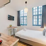 Grand Place - And Equipped Studio! Apartment *