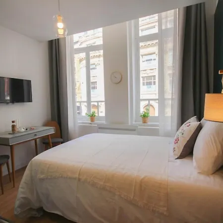 דירה Grand Place - And Equipped Studio! *