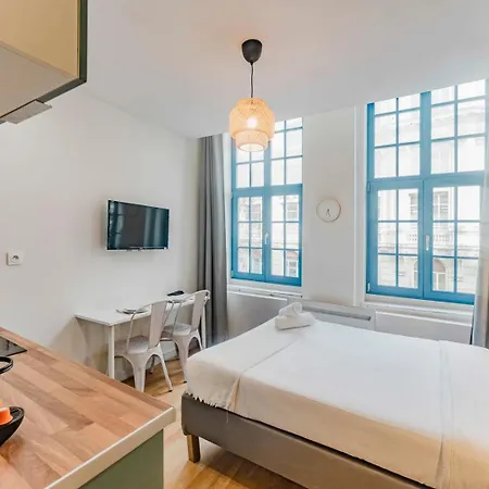 Grand Place - And Equipped Studio! * ליל