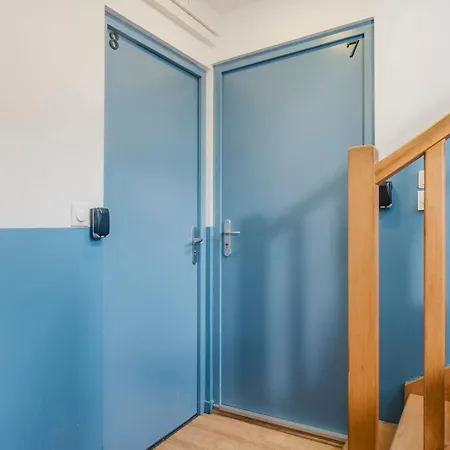 Grand Place - And Equipped Studio! *