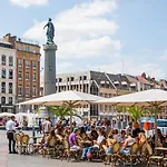 Grand Place - And Equipped Studio! *