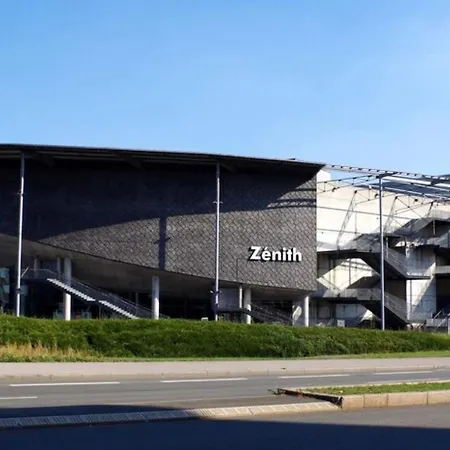 Grand Place - And Equipped Studio!