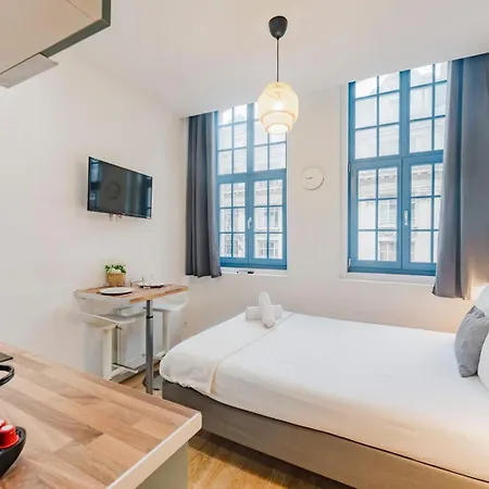 Grand Place - And Equipped Studio! Apartment *