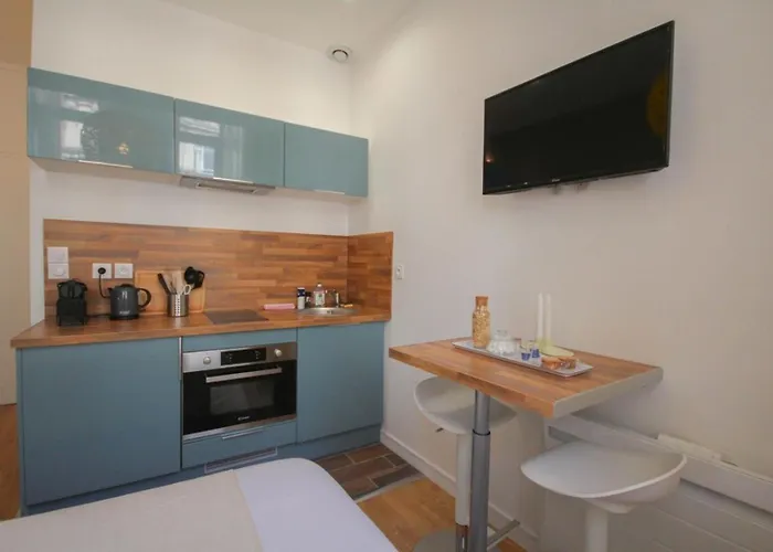 Grand Place - And Equipped Studio!