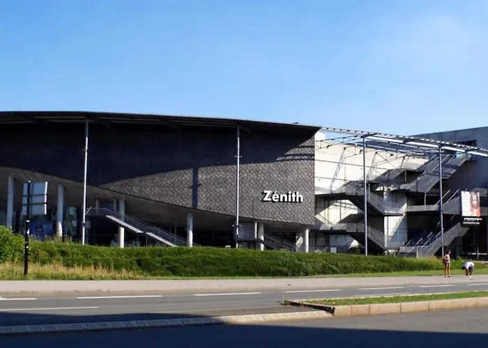 Grand Place - And Equipped Studio!